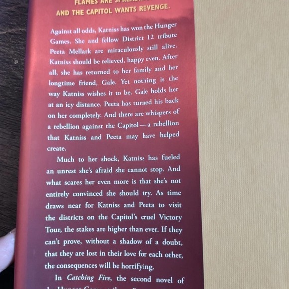 Hunger Games - Catching Fire Book & DVD - Picture 6 of 12